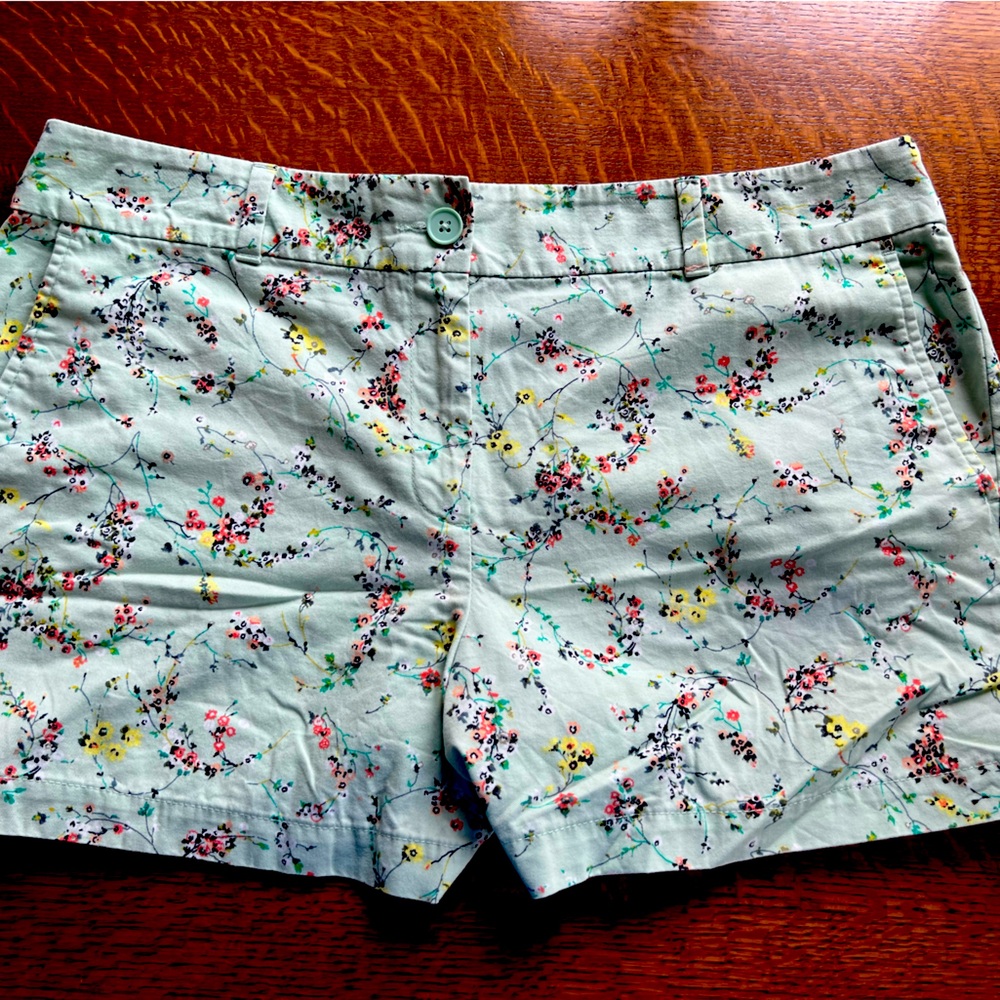 LOFT Sage Green Delicate Floral 4” Shorts with Structured Design